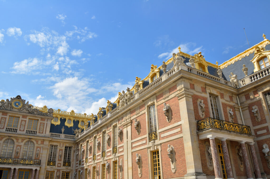 Réparation de toiture à Versailles : spécialistes qualifiés pour tous vos besoins en réparation de toiture.